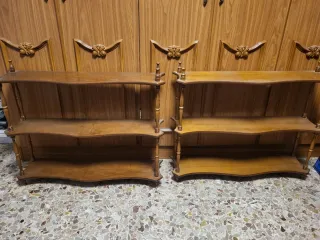 Estantería vintage de madera.