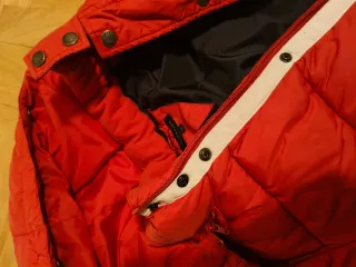 Anorak Tommy Hilfiger niño rojo T.10