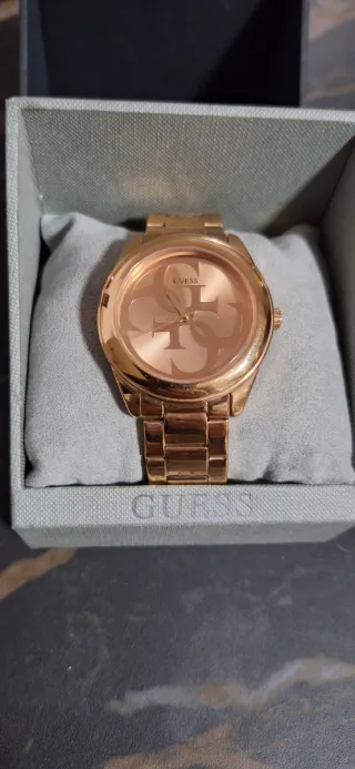 Reloj Guess Dorado Mujer