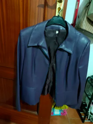 Cazadora cuero corta mujer morada