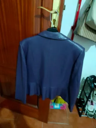 Cazadora cuero corta mujer morada