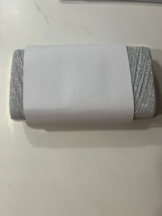 Bolso de fiesta plateado sin usar.