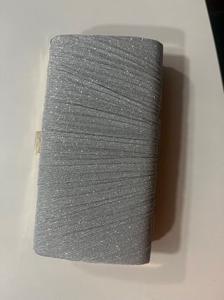 Bolso de fiesta plateado sin usar.