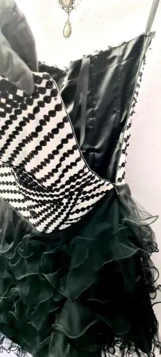 Vestido de fiesta blanco y negro