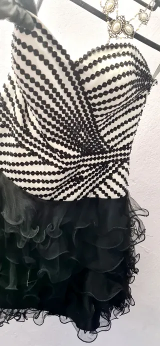 Vestido de fiesta blanco y negro