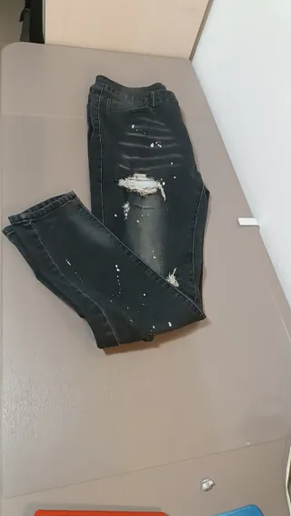 Pantalón vaquero skinny desgastado talla M