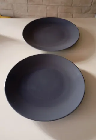 Conjunto de 2 pratos de cerâmica cinza escuro