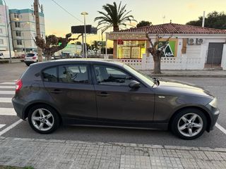 BMW Serie 1  120i 5 puertas año 2005 Etiqueta C