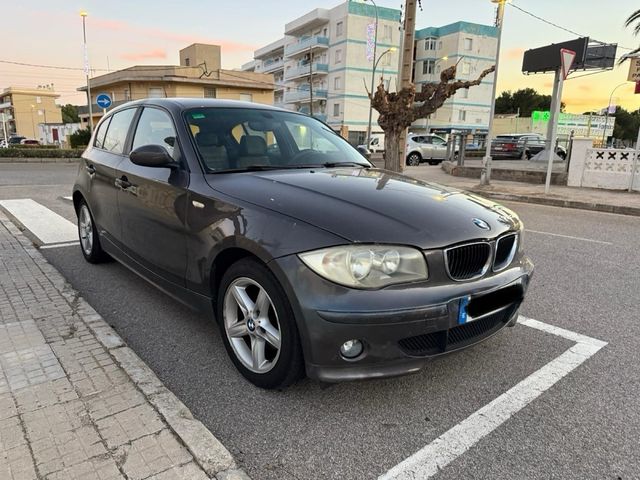 BMW Serie 1  120i 5 puertas año 2005 Etiqueta C