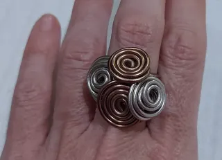 Anillo diseño espiral oro y plata