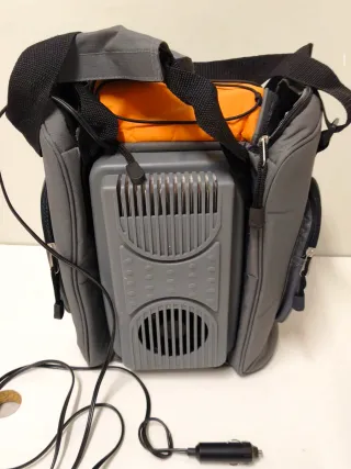 Mochila nevera eléctrica gris y naranja