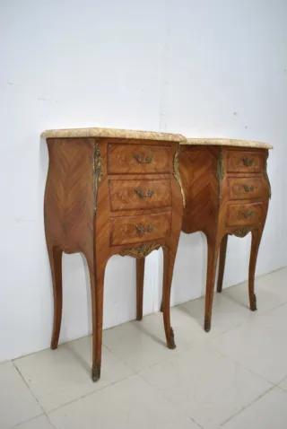 Antiguas mesitas bombé Luis XV