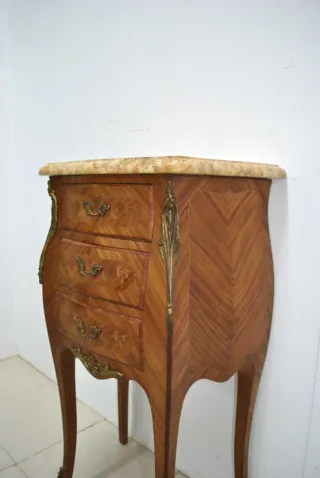 Antiguas mesitas bombé Luis XV