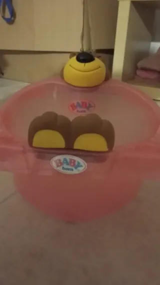 Bañera Baby Born con accesorios