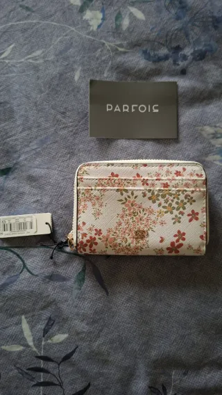 Cartera/Tarjetero Nueva Parfois con estampado flor