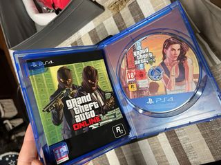 PS4 1TB + 2 Dualshock