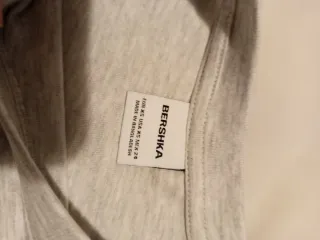 Camiseta Bershka gris talla XS sin estrenar
