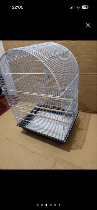 Jaula para pájaros gris y blanca