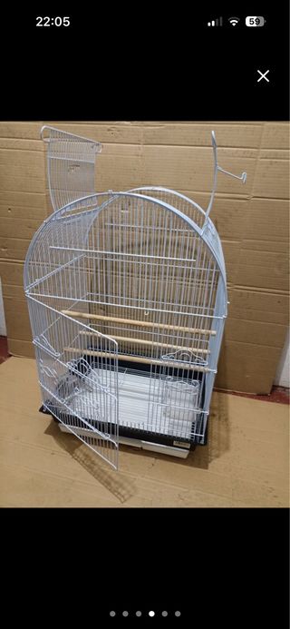 Jaula para pájaros gris y blanca