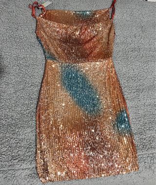 Shorts de mujer con pedrería y vestidos de fiesta