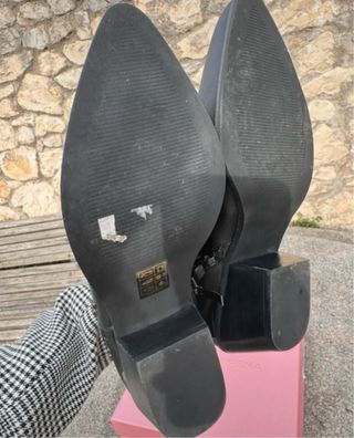 Botines Alma en Pena piel tachas 39