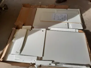 Mesa escritorio blanca NUEVA con cajones. Rota