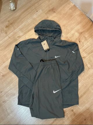 Conjunto Nike Running Verde Oliva