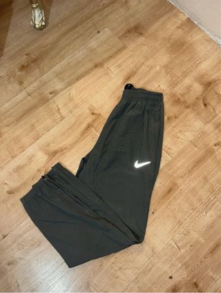 Conjunto Nike Running Verde Oliva