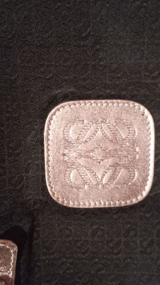 Bolso tote Loewe Negro y metalizado como nuevo.