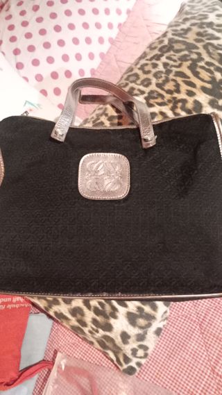 Bolso tote Loewe Negro y metalizado como nuevo.
