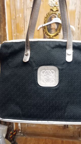 Bolso tote Loewe Negro y metalizado como nuevo.