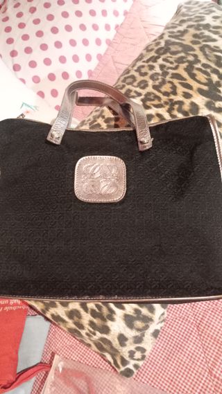 Bolso tote Loewe Negro y metalizado como nuevo.