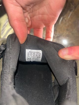 Adidas Yeezy 700 Beige/Negro