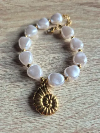 Pulsera Perlas Acero Dorado