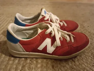 Zapatillas New Balance 300 Rev Lite Rojas y Blanca