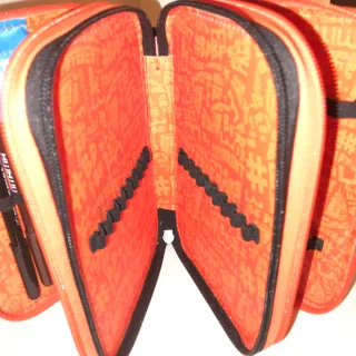 Astuccio Mitama colorato con zip a tre scomparti