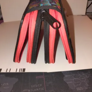 Astuccio Mitama colorato con zip a tre scomparti