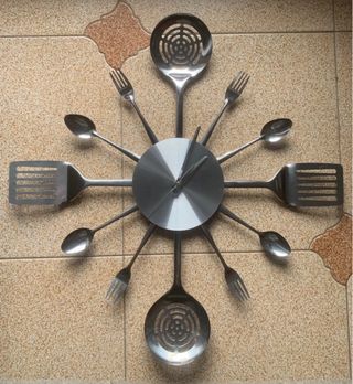 Orologio da cucina in metallo. misure cm59x59cm.