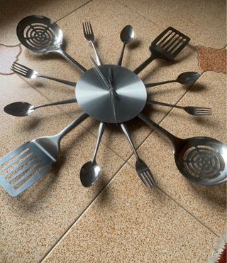 Orologio da cucina in metallo. misure cm59x59cm.