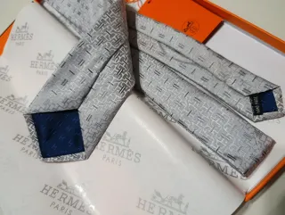 Corbata Hermès Plata