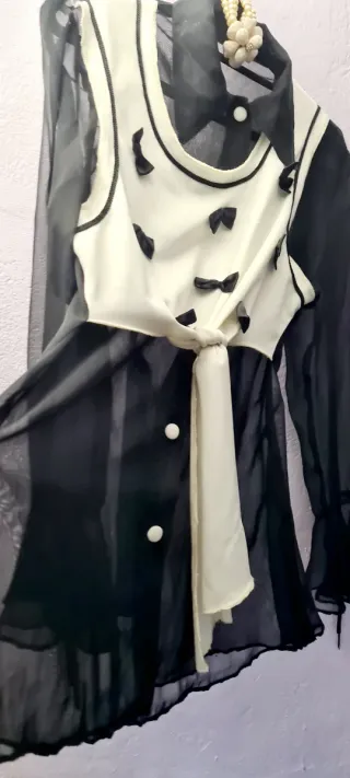 Camisa transparente con lazos