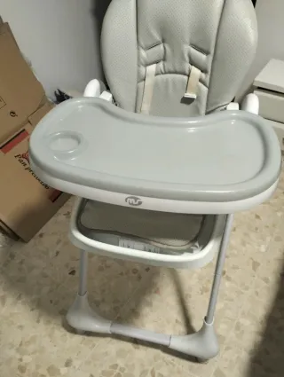 Cuna,silla de comer,buzo mayoral,más cosas de la f