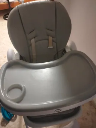 Cuna,silla de comer,buzo mayoral,más cosas de la f