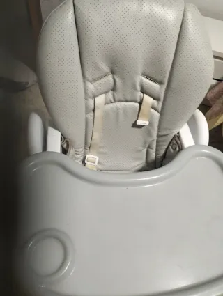 Cuna,silla de comer,buzo mayoral,más cosas de la f