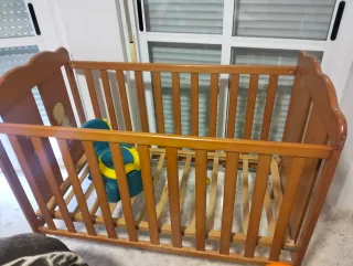 Cuna,silla de comer,buzo mayoral,más cosas de la f