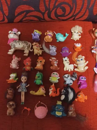 Muñecas Enchantimals y accesorios.