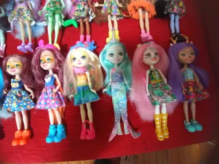 Muñecas Enchantimals y accesorios.