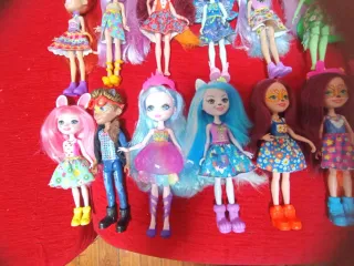 Muñecas Enchantimals y accesorios.