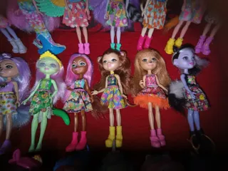 Muñecas Enchantimals y accesorios.