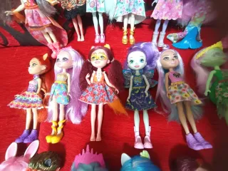 Muñecas Enchantimals y accesorios.